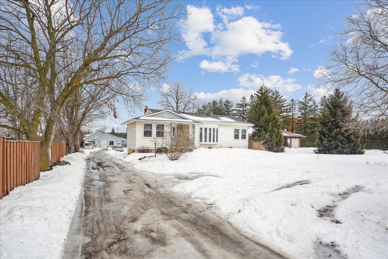 251 King St E, Stoney Creek